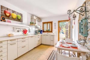 A kitchen or kitchenette at Casa Maria Angela