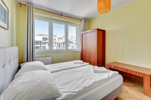 Posteľ alebo postele v izbe v ubytovaní Grand Apartments - Apartment for 7 people in Sopot