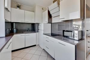 Kuchyňa alebo kuchynka v ubytovaní Grand Apartments - Apartment for 7 people in Sopot