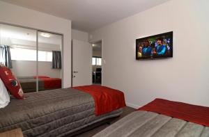 TV a/nebo společenská místnost v ubytování Lincoln Motel