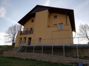 Budova, kde se vila nachází