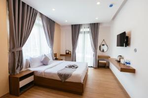 Postel nebo postele na pokoji v ubytování Minh Chi Hotel
