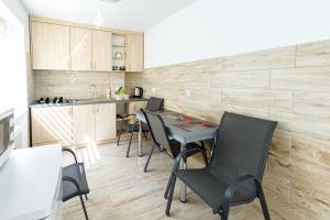 Kuchyňa alebo kuchynka v ubytovaní Stara Piekarnia - Plac Lotników
