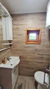 Bilik mandi di Livaditsa Kremna +11 gambar
