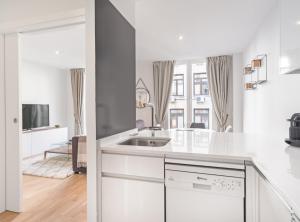 Kuchnia lub aneks kuchenny w obiekcie Charming 1-Bedroom Apartment in Central Madrid Stylish Retreat for 2, Alonso Martinez I