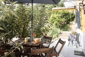A garden outside Pet and Breakfast Pet Friendly Country House