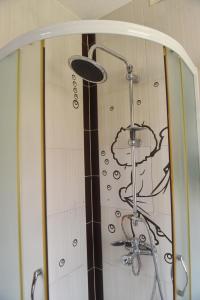 Et badeværelse på Eke Irin Apartments