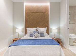 Ein Bett oder Betten in einem Zimmer der Unterkunft Experience the best of Madrid! Gran Vía Apartment for 6, comfort and style in the heart of Chueca III