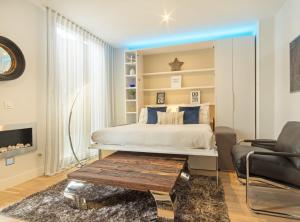 a bedroom with a bed and a couch at ALONSO MARTINEZ II in Madrid