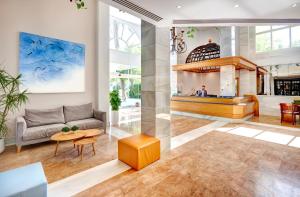 Część wypoczynkowa w obiekcie Grupotel Alcudia Suite