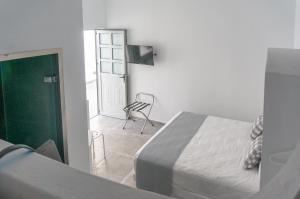 Postel nebo postele na pokoji v ubytování Pelican Paros