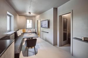 Televisyen dan/atau pusat hiburan di Stufels 7 Design Apartment with Brixen Card