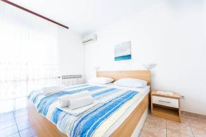 Postel nebo postele na pokoji v ubytování Apartments Cvito