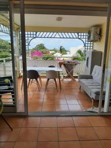 Uma varanda ou terraço em BEL APPARTEMENT T2 VUE MER - SAINTE LUCE
