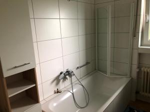 Koupelna v ubytování Haus Schwarzwaldblick + 19 fotografií