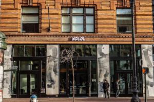 a store front of a building on a city street at Yotel San Francisco in San Francisco