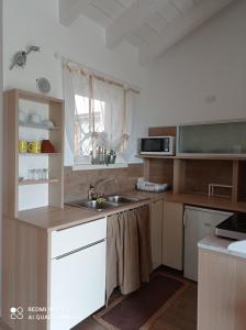 Kuchyň nebo kuchyňský kout v ubytování B&B Aria d'Argento & Relax Home