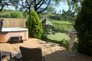 Billede fra billedgalleriet på Barn Cottage - Farm Park Stay with Hot Tub i Swansea