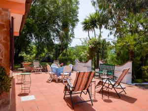 Vonkajšia záhrada v ubytovaní Villa Sunny by Interhome