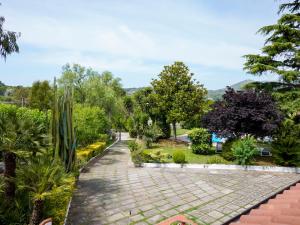 Vonkajšia záhrada v ubytovaní Villa Sunny by Interhome