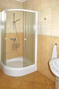 Salle de bains dans l'établissement Holiday Home Horvath - ABR121 by Interhome