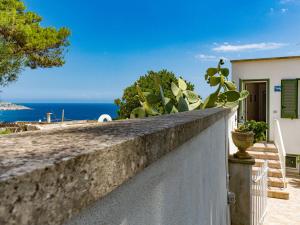 una parete di contenimento con vista sull'oceano di Apartment Sun & Sea terrace-1 by Interhome a Castro di Lecce