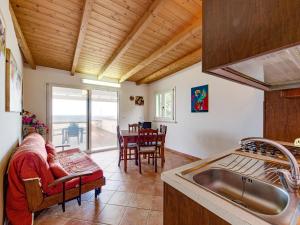 Posezení v ubytování Apartment Villetta Paradiso-1 by Interhome