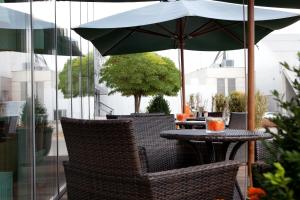 Patio alebo iná vonkajšia časť ubytovania Orange Wings Wiener Neustadt