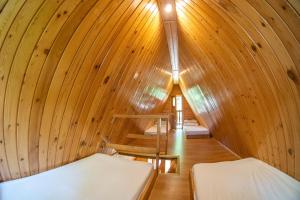 a room with two beds in a wooden cabin at Domki Nad Starą Regą in Mrzeżyno