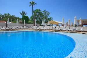 Bazén v ubytování Xperia Saray Beach Hotel nebo v jeho okolí