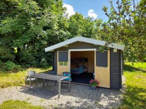 Taman di luar Camping Weides Campinghütten, Stellplätze für Camper, Wohnmobil, eigenes Zelt