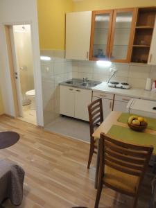 Dapur atau dapur kecil di Guest Accommodation Neno