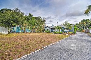 Gallery image of Cozy Jungle Escape Less Than 1 Mi to Gulfport Beach! in St. Petersburg