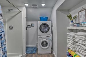 Φωτογραφία από το άλμπουμ του Crescent City Apartment with Easy Lake Access! σε Crescent City