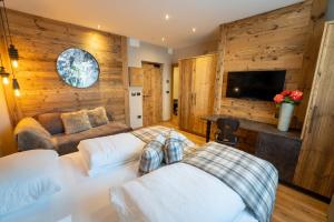 
Ein Bett oder Betten in einem Zimmer der Unterkunft Hotel Alpenrose Wellness
