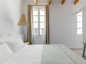 A bed or beds in a room at S'Enclova Petit Hotel