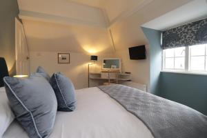 Ein Bett oder Betten in einem Zimmer der Unterkunft Leeds Castle Stable Courtyard Bed and Breakfast