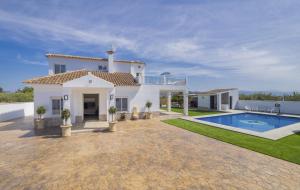 a villa with a swimming pool and a house at Cubo's Villa Pilar in Alhaurín el Grande