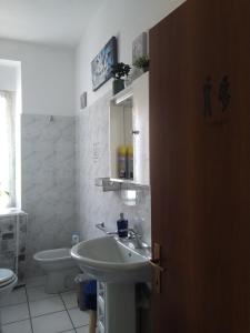 Koupelna v ubytování Sa Sindria + 37 fotografií