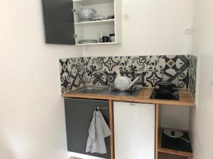 Kuchyň nebo kuchyňský kout v ubytování Appartements du Vally - Guingamp