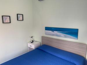 En eller flere senge i et værelse på Monolocale I Delfini