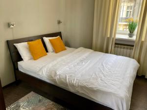 Postel nebo postele na pokoji v ubytování Opera Apart Hotel