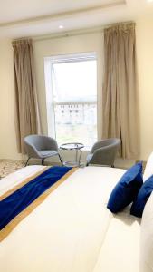 Een bed of bedden in een kamer bij Golden Inn
