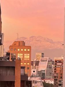 a view of a city with mountains in the background at Apartament Condo Amueblado, ENCOMENDEROS 200 El Golf, Las Condes Santiago con vista al Costanera Center in Santiago