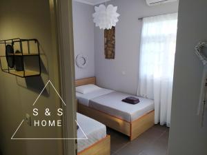 Postel nebo postele na pokoji v ubytování S&S Home