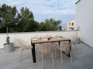 Μπαλκόνι ή βεράντα στο Villa NOVAMARIN - heated pool, sauna, garden