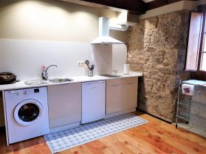 A kitchen or kitchenette at Escola de Bieite