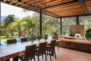 En have udenfor Exclusive Ranch in Valle de Bravo with Pool