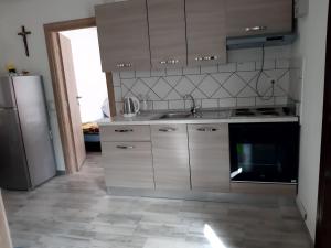 Kuchyň nebo kuchyňský kout v ubytování Apartment Karlo