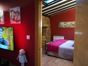 a bedroom with a bed and a tv in a room at Posada Ormas in Ormas